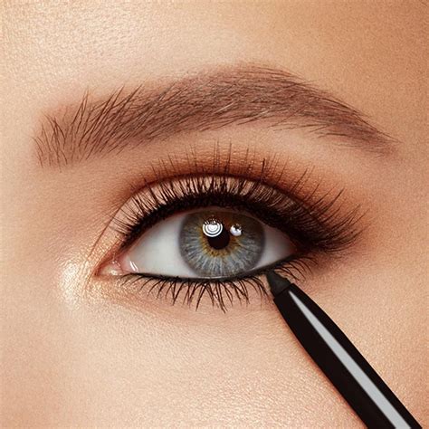 The Must-have Tool for Perfect Eyeliner: Half Magic Lid Liner
